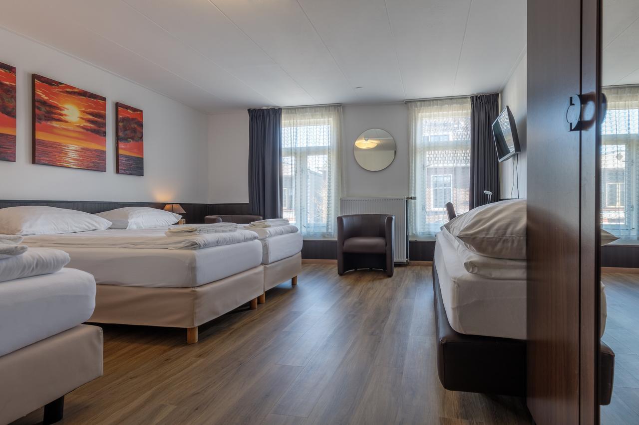 Vierbettzimmer mit Bad